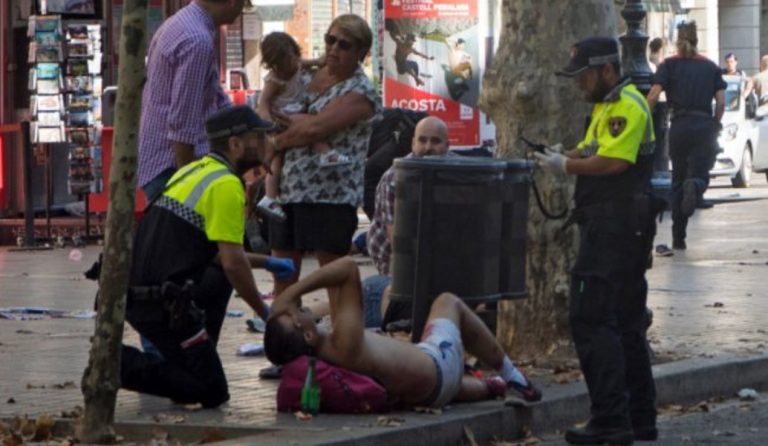 Γιούνκερ: Ποτέ δε θα φοβηθούμε από μια τέτοια βαρβαρότητα