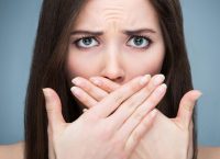 Δέκα λύσεις για την δυσάρεστη αναπνοή