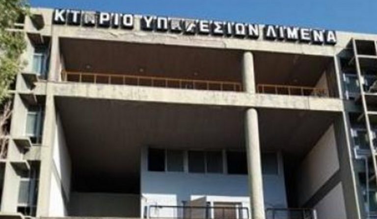 Επιχείρηση απομάκρυνσης μεταναστών από το παλιό κτίριο του Λιμεναρχείου Πατρών