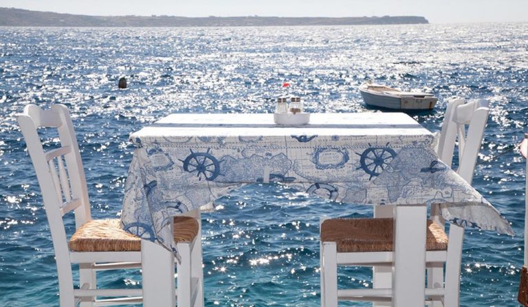 Μπαράζ λουκέτων στα νησιά για μη έκδοση αποδείξεων