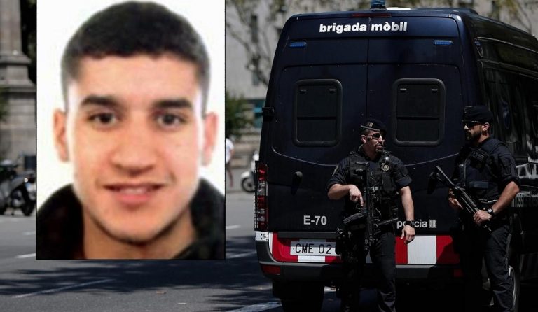 “Καταζητείται. Είναι οπλισμένος κι επικίνδυνος” (pic)
