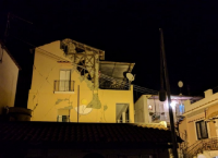 Δύο νεκροί και 26 τραυματίες από τον σεισμό στο νησί Ίσκια της Ιταλίας (pics)