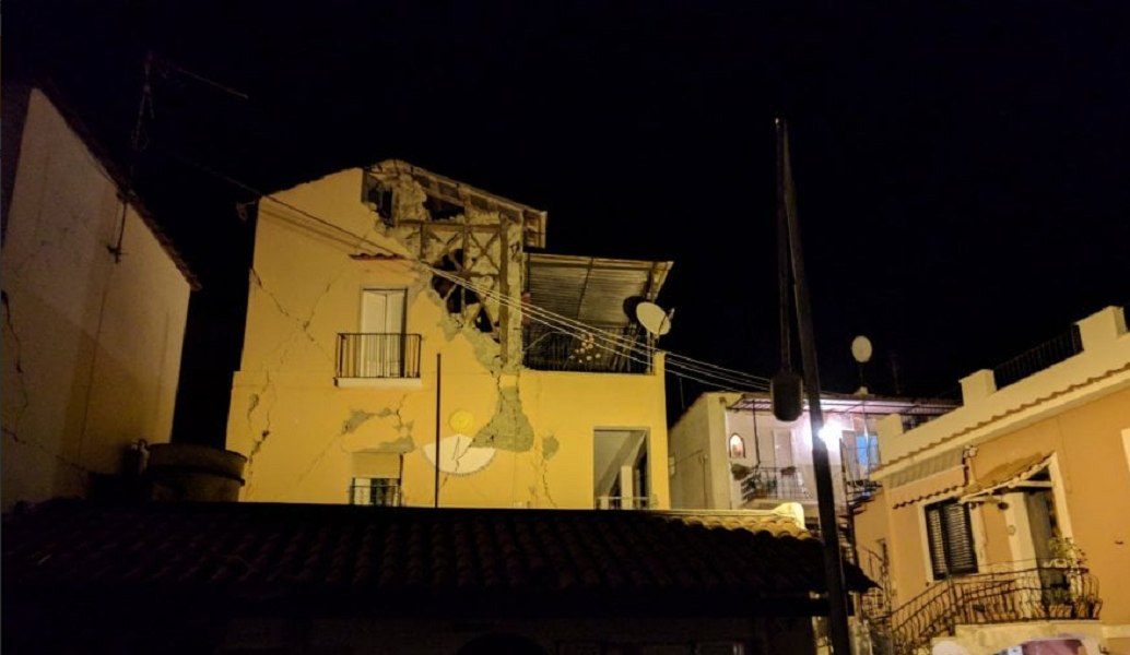 Δύο νεκροί και 26 τραυματίες από τον σεισμό στο νησί Ίσκια της Ιταλίας (pics)