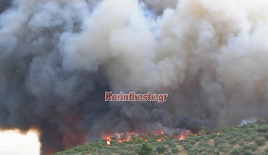 Ρύτο Κορινθίας: Συνεχίζει να μαίνεται η φωτιά