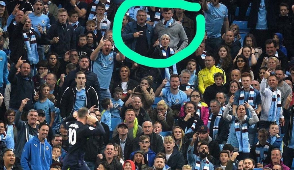 Viral: Πατέρας και γιος στην ίδια θέση του “Etihad Stadium” τέσσερα χρόνια μετά (pics)