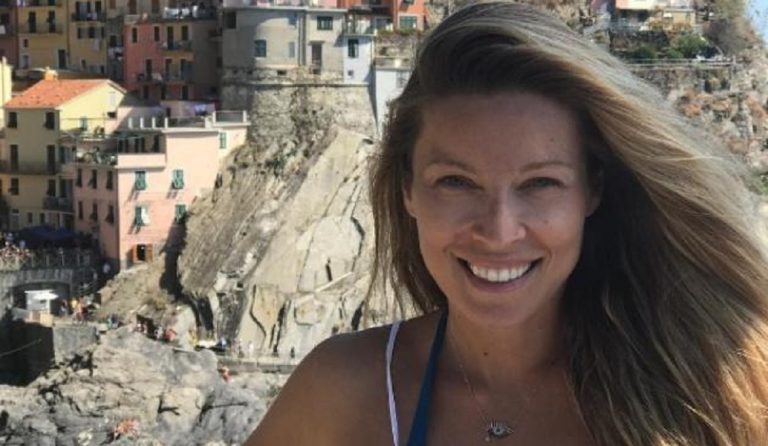 Μαριέττα Χρουσαλά: Η selfie στο κρεβάτι της λίγο πριν τον ύπνο (pic)