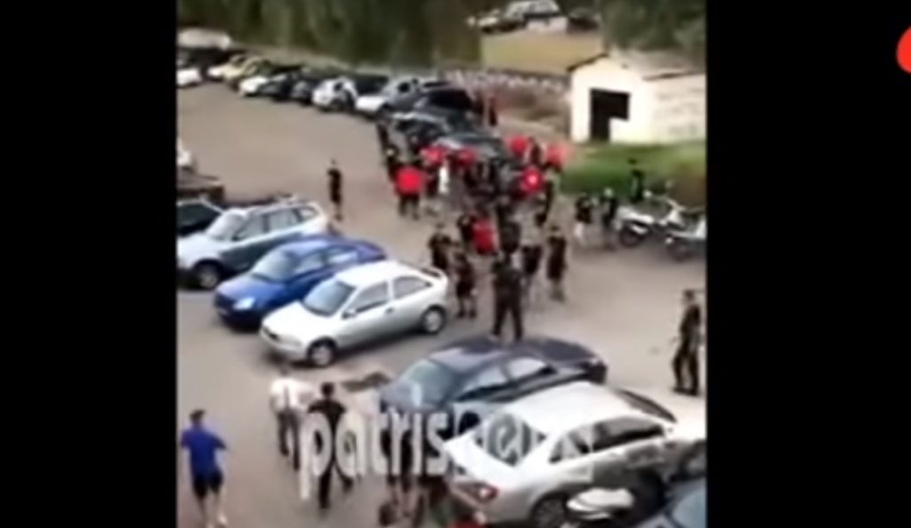 Άγρια επεισόδια μεταξύ οπαδών Πανηλειακού και Παναχαϊκής – Μάχες σώμα με σώμα (vid)
