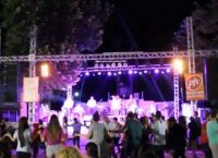 Λάρισα: Η Γωγώ Τσαμπά τραγουδούσε όταν ξαφνικά κάποιος τράβηξε τα…καλώδια του ήχου! (vid)
