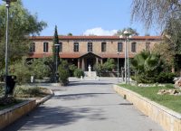 Θλιβερές εικόνες από το Γηροκομείο Αθηνών: Ανήμποροι ηλικιωμένοι ζουν μέσα σε σκουπίδια (pics)