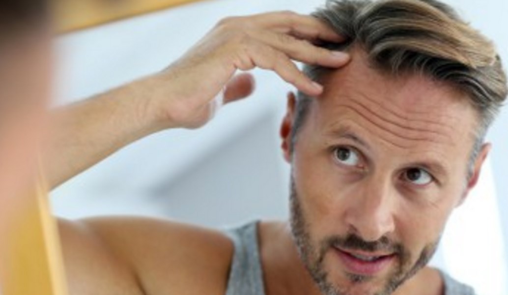 Τριχόπτωση: Οι 4 τροφές που βοηθούν να την αντιμετωπίσουμε