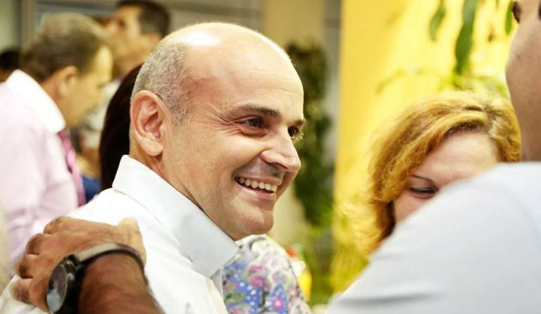 Δήμος Ελευσίνας: Μοιράζει κάδους οικιακής κομποστοποίησης στους δημότες
