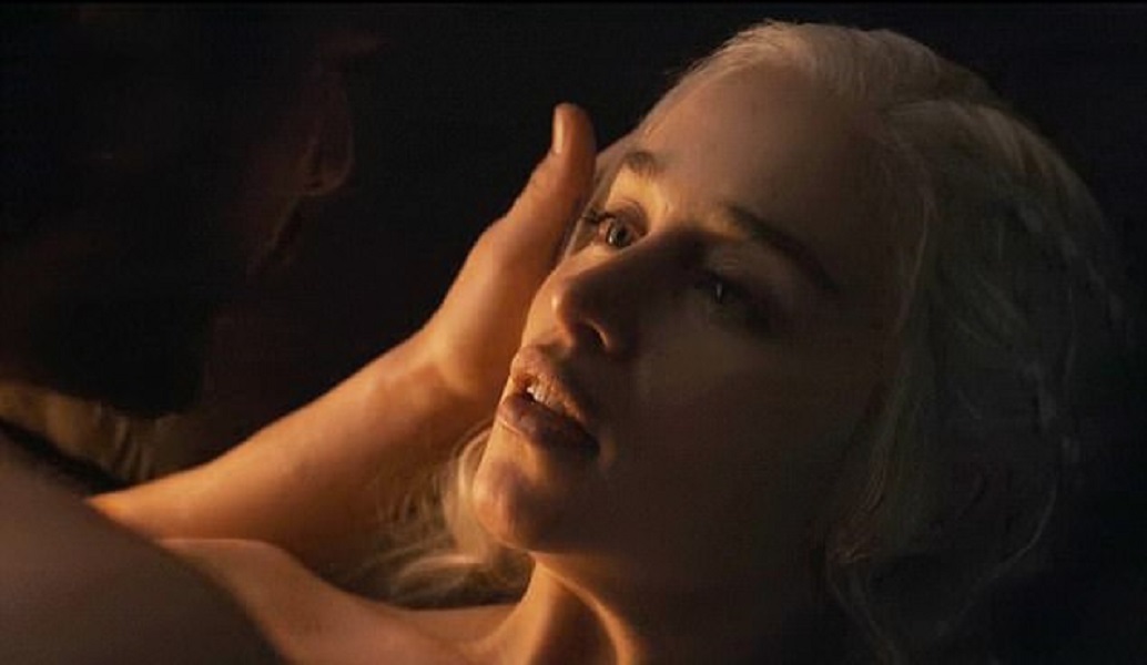Daenerys Targaryen: Οι σκηνές πάθους με τον John Snow στο Game of Thrones (pics)