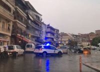 Γρεβενά: Η κακοκαιρία “χτύπησε” την πόλη – Πλημμύρισαν υπόγεια, έπεσαν δέντρα (vid)