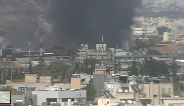 Πυρκαγιά σε μεταφορική εταιρεία στου Ρέντη