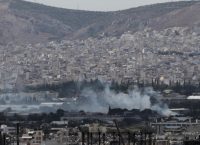 Υπό μερικό έλεγχο η πυρκαγιά που ξέσπασε σε μεταφορική εταιρεία στην περιοχή του Ρέντη