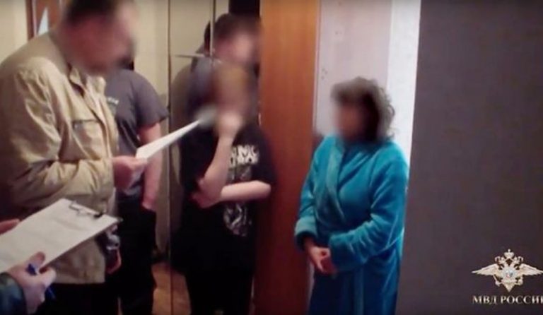 “Μπλε Φάλαινα”: Συνελήφθη στη Ρωσία 17χρονη “εγκέφαλος” του παιχνιδιού (vid)