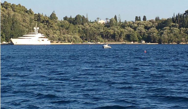 Ριμπολόβλεφ: Η θαλαμηγός “ΑΝΝΑ” στο λιμάνι του Σκορπιού (pics&vid)