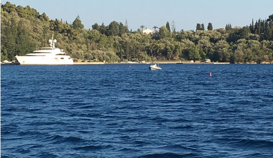 Ριμπολόβλεφ: Η θαλαμηγός “ΑΝΝΑ” στο λιμάνι του Σκορπιού (pics&vid)