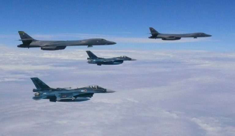 ΗΠΑ – Βόρεια Κορέα: Αμερικανικά βομβαρδιστικά πάνω από την Κορεατική Χερσόνησο
