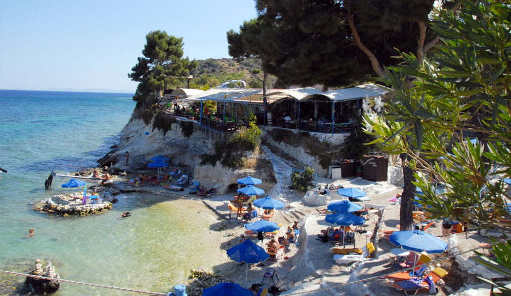 Σάμος: Η παραλία του Παπά που δεν μοιάζει με καμία άλλη (vid)