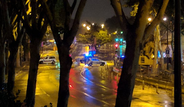 Παρίσι: Λήξη συναγερμού μετά το περιστατικό με όπλο στον Πύργο του Άιφελ (pics&vids)