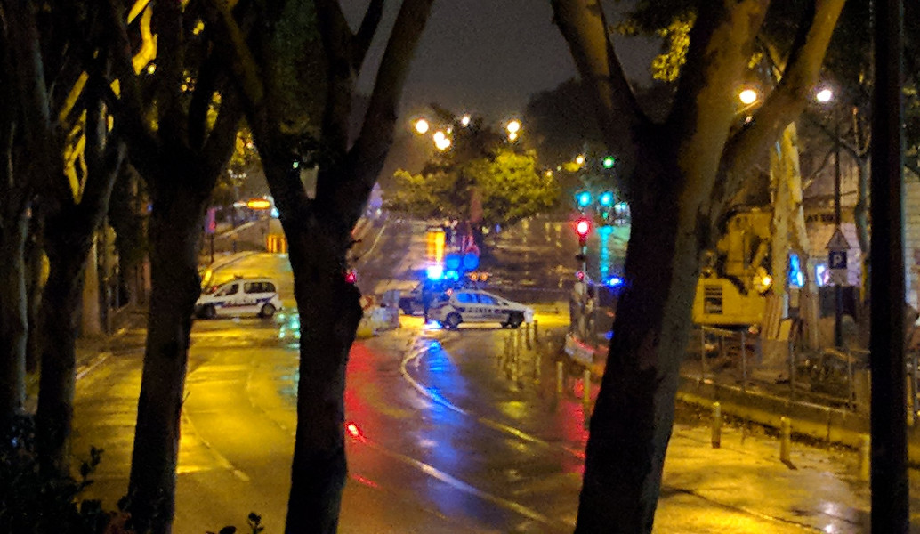 Παρίσι: Λήξη συναγερμού μετά το περιστατικό με όπλο στον Πύργο του Άιφελ (pics&vids)