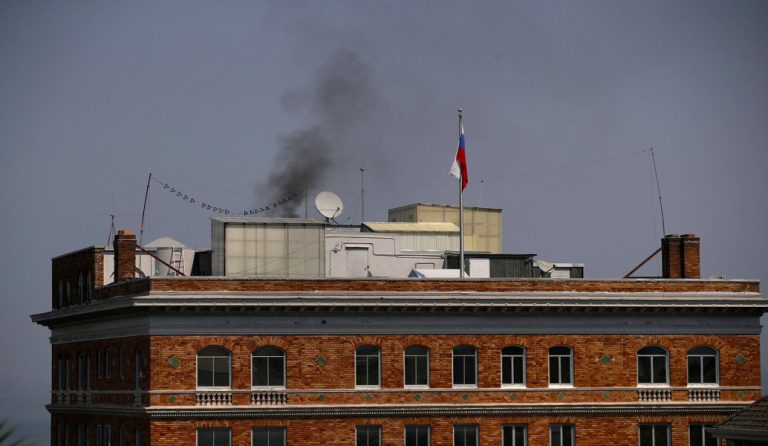 ΗΠΑ: Μαύρος καπνός από το ρωσικό προξενείο – εντολή εκκένωσης
