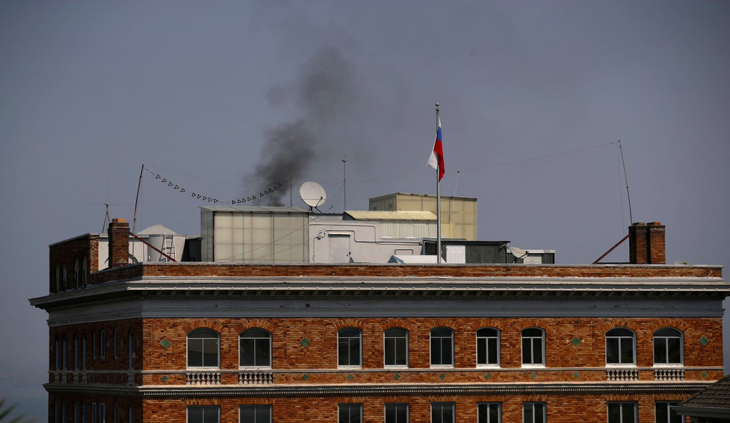 ΗΠΑ: Μαύρος καπνός από το ρωσικό προξενείο – εντολή εκκένωσης
