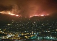 Λος Άντζελες: Μεγάλη φωτιά στις παρυφές της πόλης – Εκκενώθηκαν σπίτια (pics&vids)