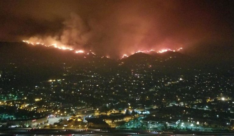 Λος Άντζελες: Μεγάλη φωτιά στις παρυφές της πόλης – Εκκενώθηκαν σπίτια (pics&vids)
