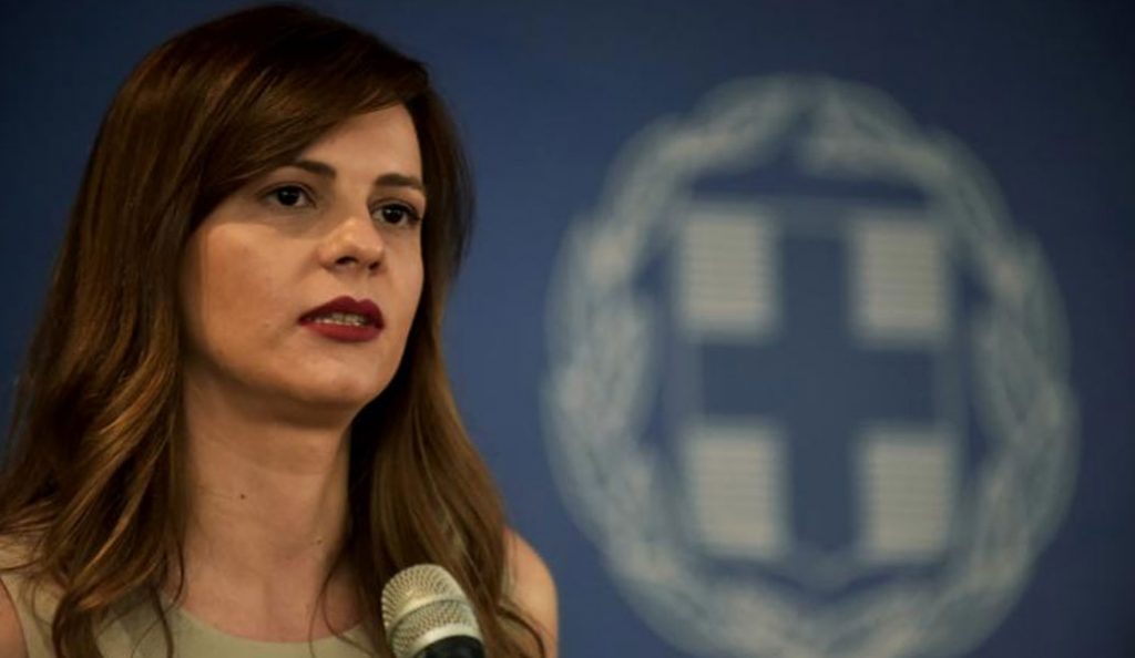 Έφη Αχτσιόγλου: Έρχεται αύξηση του κατώτατου μισθού