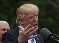 Ντόναλντ Τραμπ: Απαγορεύει σε διαφυλικούς να υπηρετούν στις ένοπλες δυνάμεις