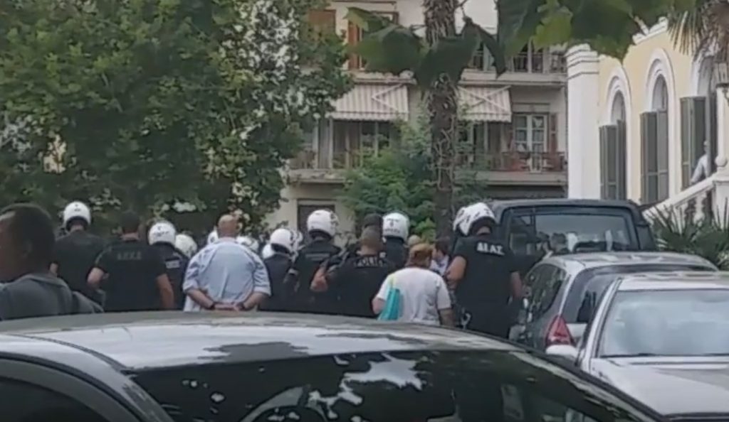 Ρουβίκωνας: Επίθεση στα γραφεία του Κέντρου Είσπραξης Ασφαλιστικών Οφειλών