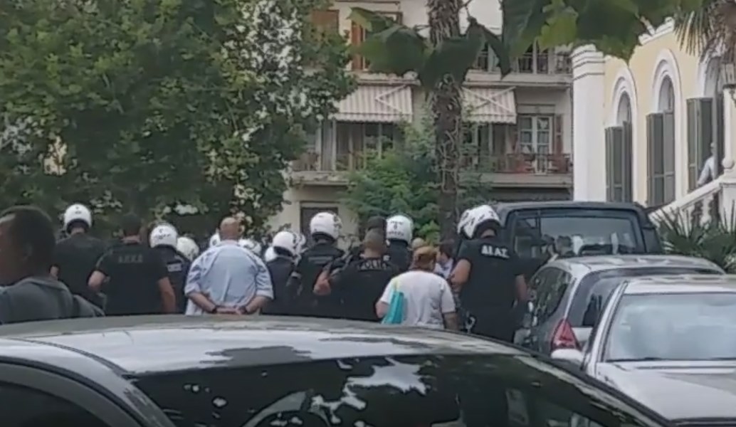 Ρουβίκωνας: Επίθεση στα γραφεία του Κέντρου Είσπραξης Ασφαλιστικών Οφειλών