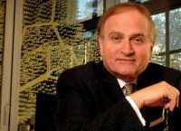 Νικόλαος Πέππας: Ο Έλληνας καθηγητής που πρωτοπορεί στον τομέα της βιονανοτεχνολογίας