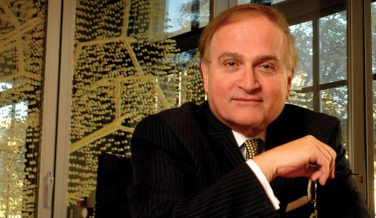 Νικόλαος Πέππας: Ο Έλληνας καθηγητής που πρωτοπορεί στον τομέα της βιονανοτεχνολογίας