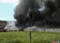 Ιταλία: Πυρκαγιά σε εταιρεία που περισυλλέγει ειδικά απορρίμματα – Κίνδυνος τοξικών αναθυμιάσεων
