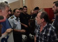 Πλειστηριασμοί: Ξεκίνησαν ξανά με ένταση μεταξύ ΜΑΤ και “Δεν πληρώνω” (vid)