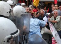 Επίσκεψη Μακρόν: Επεισόδια στη Διονυσίου Αεροπαγίτου μεταξύ μελών της ΛΑΕ και των ΜΑΤ (pics)