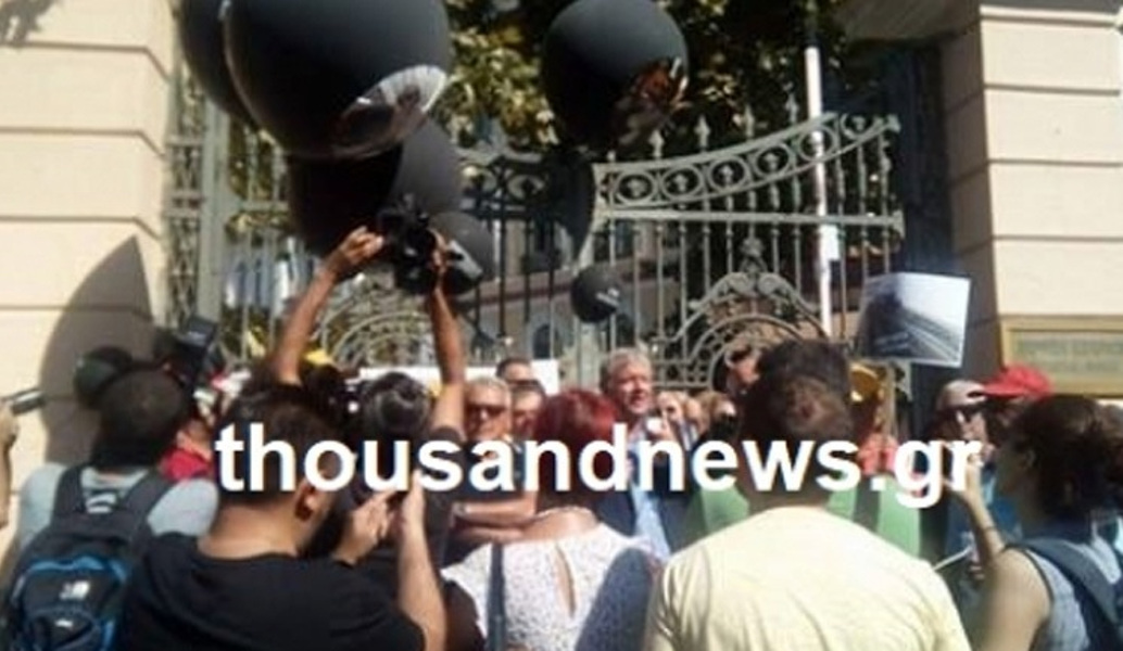 Υπουργείο Μακεδονίας – Θράκης: Ένταση μεταξύ νοσοκομειακών και ΜΑΤ (pics)