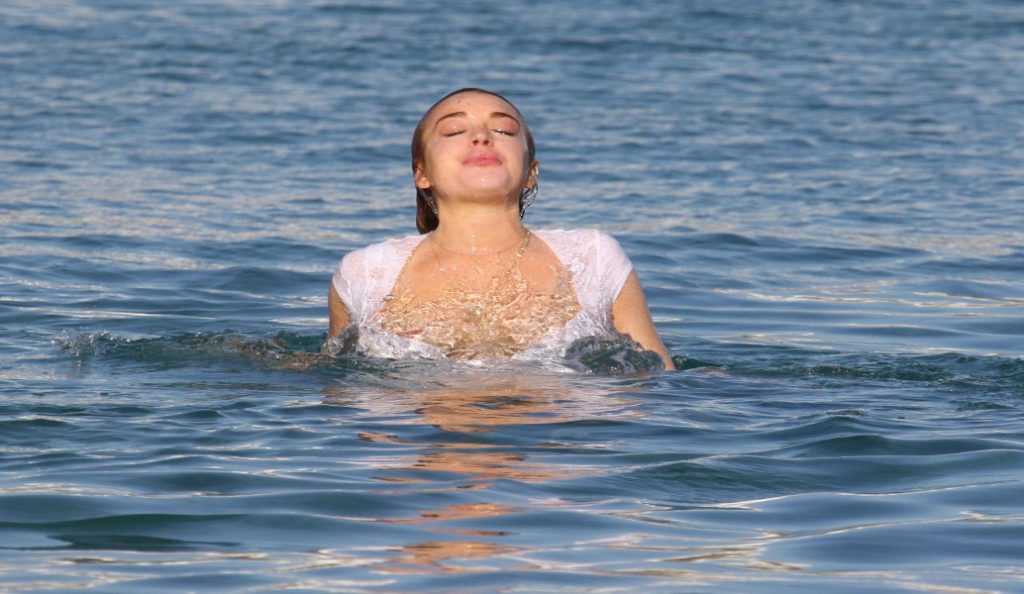 Στη Μύκονο θα βγάλει τον χειμώνα η Lindsay Lohan