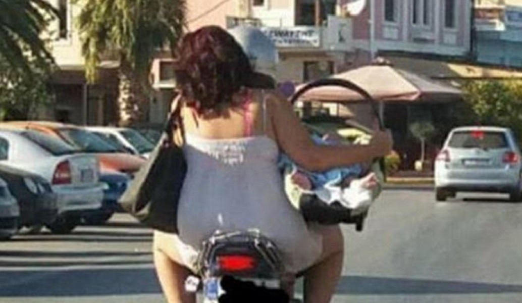 Μυτιλήνη: Γονείς βγάζουν βόλτα βρέφος με μηχανάκι – Σάλος με τη φωτογραφία (pic)
