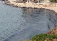 Σαλαμίνα: Ρύπανση από πετρελαιοκηλίδα μετά από βύθιση δεξαμενόπλοιου