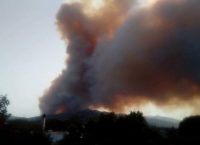 Εκτός ελέγχου η πυρκαγιά στην Αχαΐα: Εκκενώνεται χωριό, κινδυνεύουν σπίτια (pics & vids)