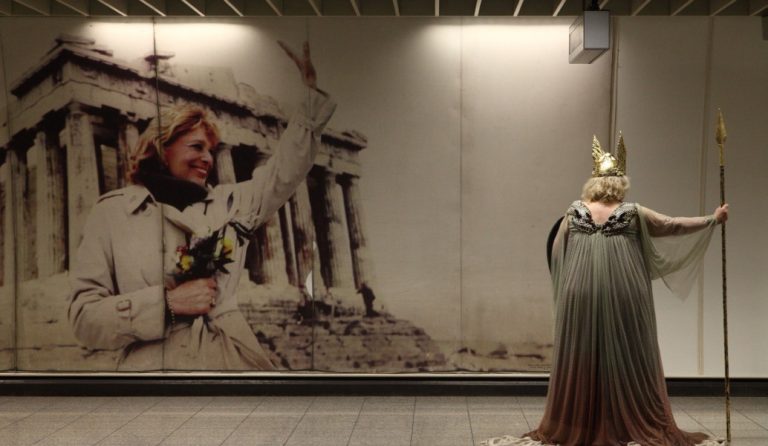 “Το λυκόφως των χρεών” – Όπερα σε παράφραση