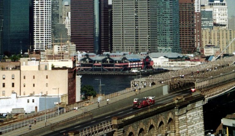 9/11: Αυτή είναι η πιο εμβληματική φωτογραφία της 11ης Σεπτεμβρίου (pics)