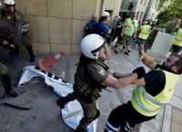 Κατάληψη μεταλλωρύχων: Με χημικά απάντησαν τα ΜΑΤ
