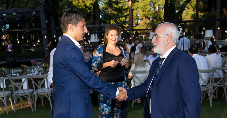 Στήριξη Ιβάν σε Λουτσέσκου!