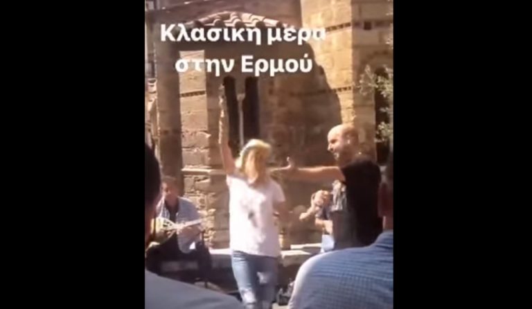 Ελένη Μενεγάκη: Η παρουσιάστρια χορεύει τσιφτετέλι στην Ερμού (vid)