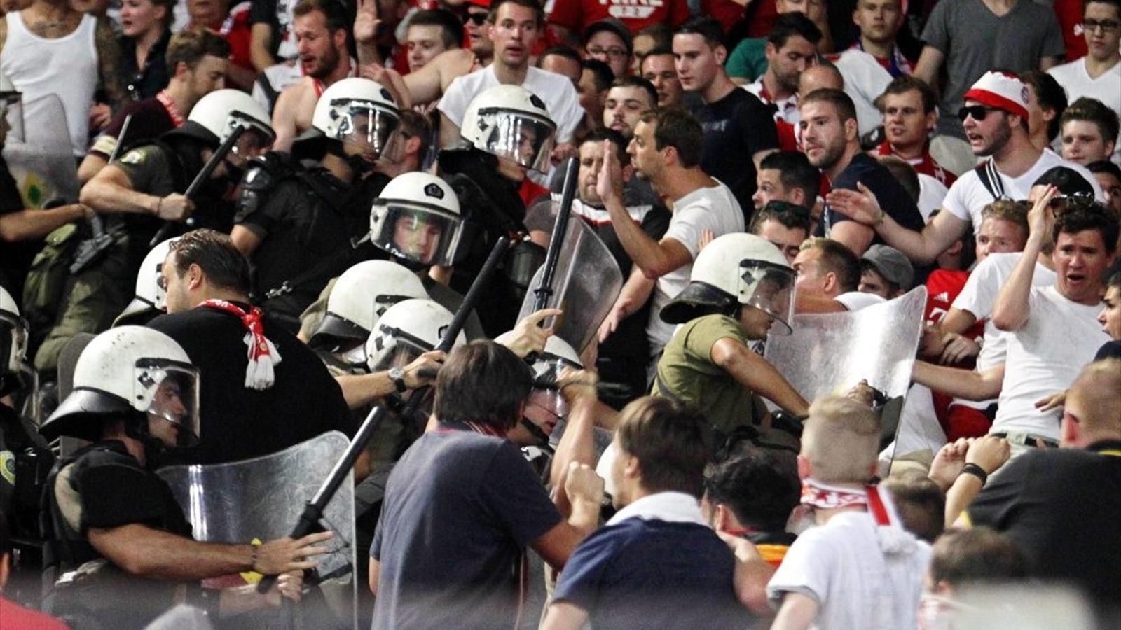 Χάος στο ντέρμπι Στεάουα-Ραπίντ με πολύ ξύλο στις κερκίδες